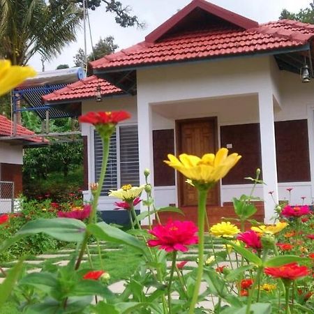 Himani Heritage Resorts, Formerly Camp Nishani Holidays マディケーリ エクステリア 写真